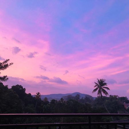 Chathu Holiday Home Kandy Esterno foto