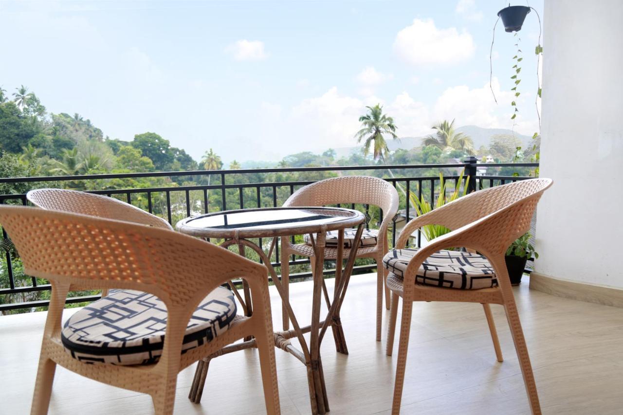 Chathu Holiday Home Kandy Esterno foto