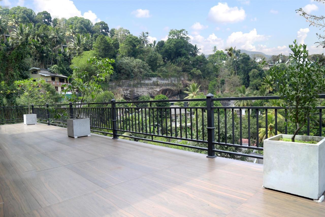 Chathu Holiday Home Kandy Esterno foto