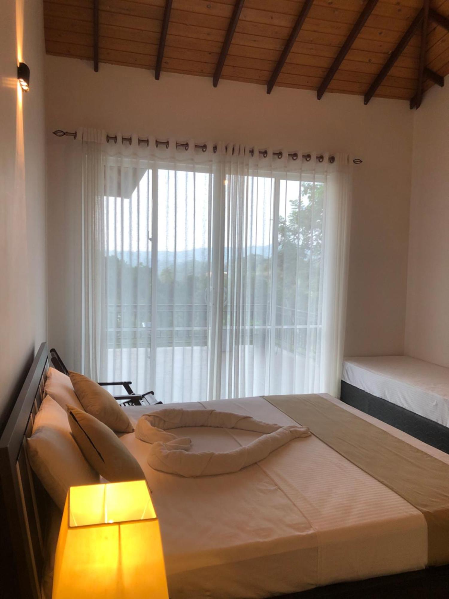 Chathu Holiday Home Kandy Esterno foto